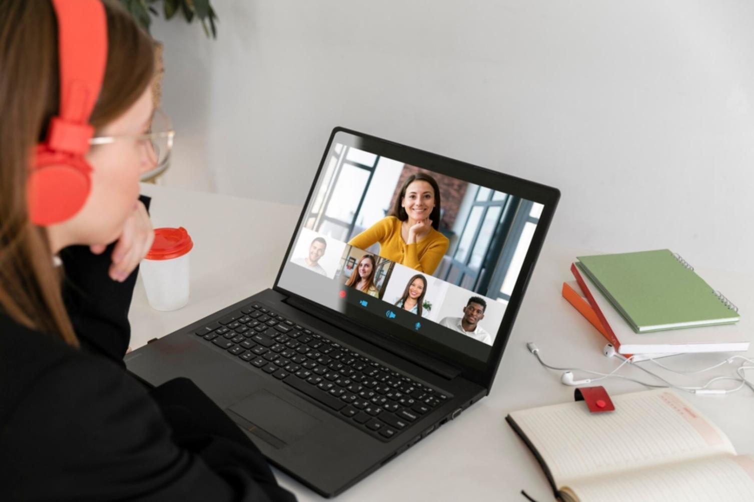 Team che analizza previsioni finanziarie e strategie aziendali